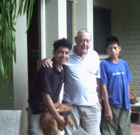 Avec le padre Mariano Avec le padre Mariano